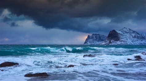 Storm At Sea In A Cold Winter Day Wallpaper Download 5120x2880