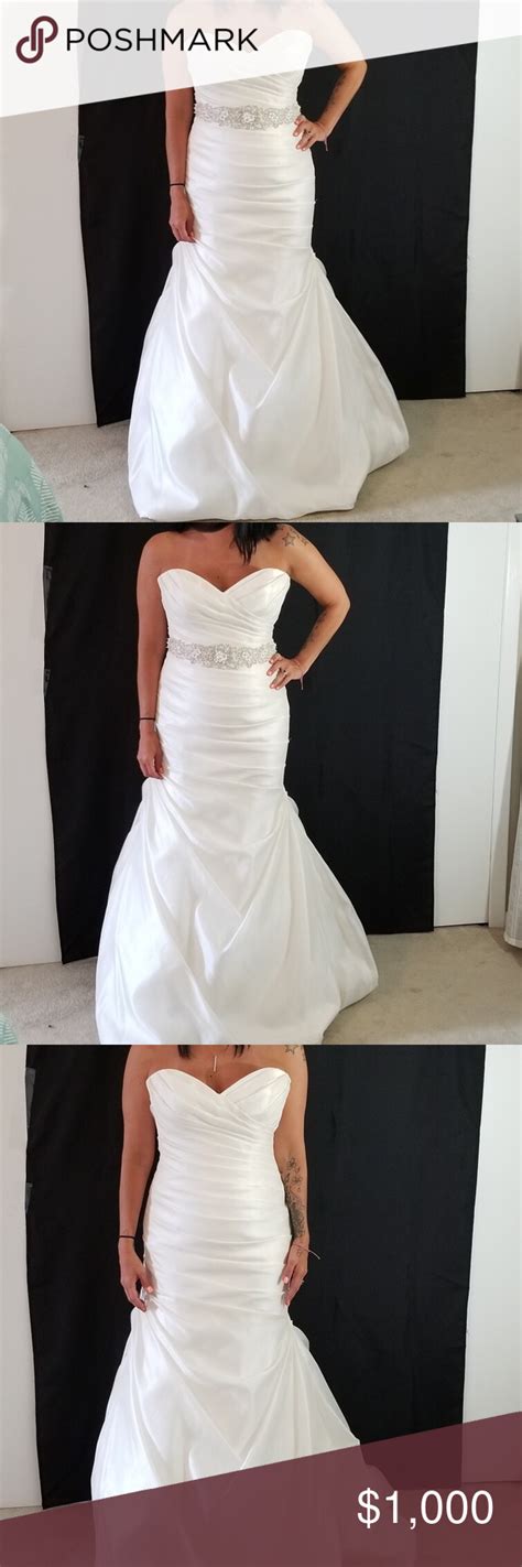 Brides who buy paloma blanca wedding dresses feel they are worth every penny they pay for them! Paloma Blanca 4403 Unaltered Wedding Dress in 2020 ...