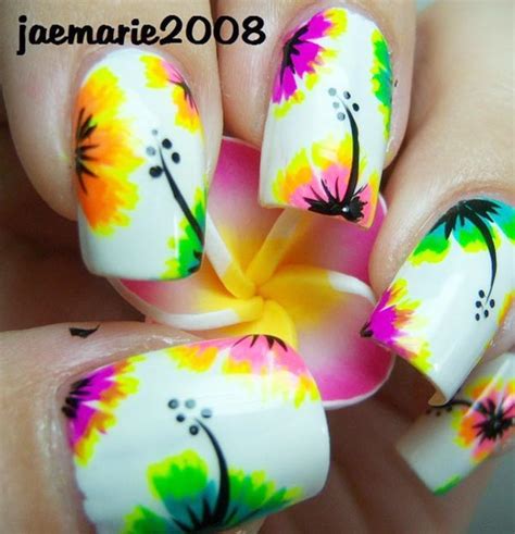 Freehand Flowers White Spring Summer Nails Favnails