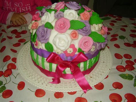 Molte persone dicono che il miglior modo per ricordare il compleanno di un amica speciale sia quello di dimenticarlo almeno una volta. Fantasia in cucina: TORTA BOUQUET DI FIORI PER IL MIO ...