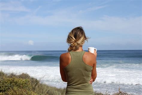 Free Photo Blond Woman Looking At The Ocean Waves