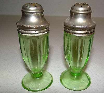 Hazel Atlas Ribbon Green Depression Glass Salt Pepper Shaker Pair Set
