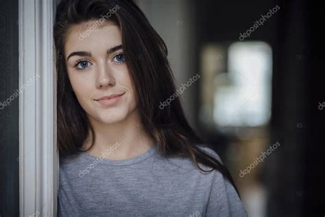 Krásná Dospívající Dívka — Stock Fotografie © Dglimages 129822844