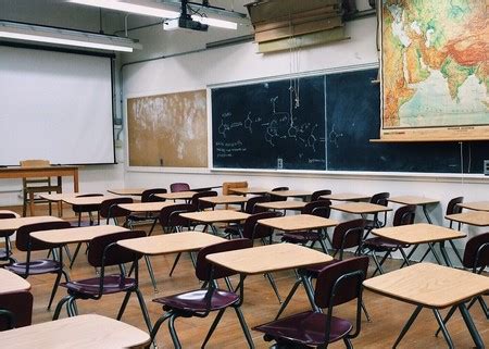 Un profesor explica por qué dejó dormir en clase a una de sus alumnas
