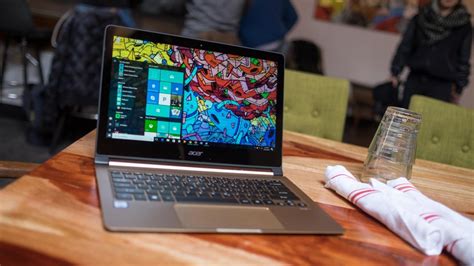 The acer swift 7 laptop runs on an intel core i7 1.3 ghz processor and has 4g lte connection. Acer Swift 7 (2017) | TechRadar