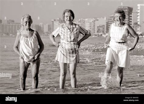 23 Funny Pictures Of Old Ladies At The Beach Great