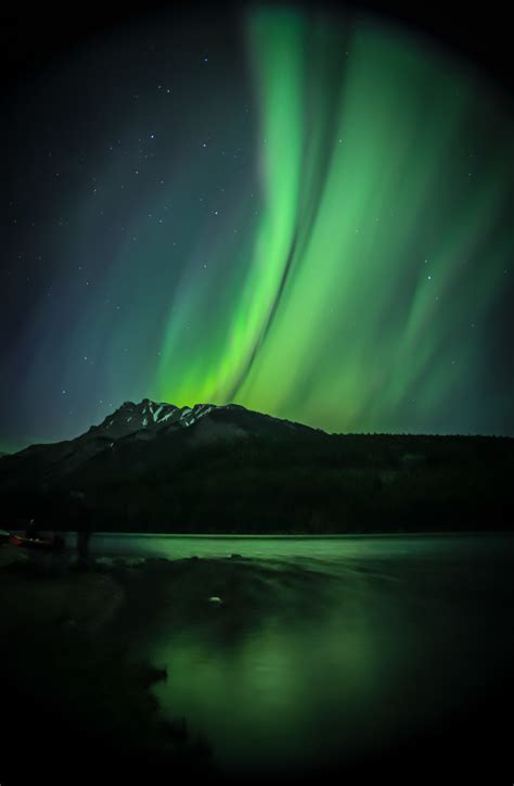 The Northern Lights Shot At Lake Minnewanka In Banff Oc 3262×4984
