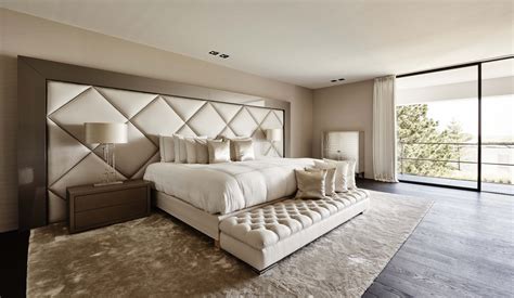 These pieces sit ever so beautifully along a grey wall with white accents. 10 Luxury Bedroom Ideas: Stunning Luxury Beds in Glamorous ...