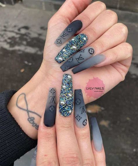 18 Louis Vuitton Nail Designs Beautiful Nails You Must Try At Your Next Salon Visit Emerlyn