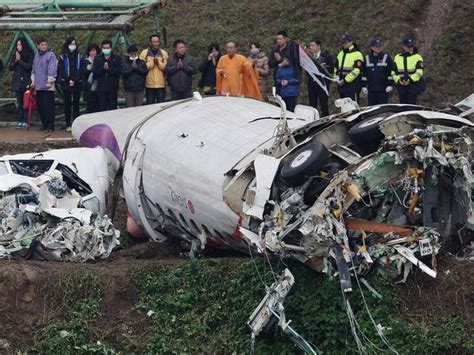 Taiwan Plane Crash Pilots Body Found Holding The Joystick