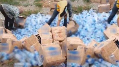 Link video viral bangladesh botol viral di tiktok bengaluru full. Viral Video Warga Buang Ratusan Botol Air Mineral Produk Prancis, Ada yang Menilai Mubazir ...
