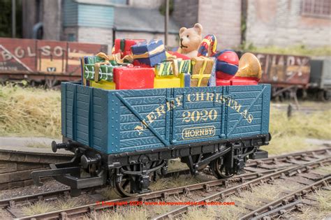 R6988 Hornby Christmas Wagon 2020