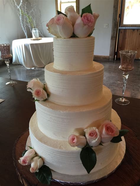 There are two main types of cake: Scraped wedding cake | Sculpted cakes, Grooms cake, Types of cakes