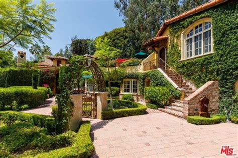 Priscilla Presley S Beverly Hills Villa On The Market At Million