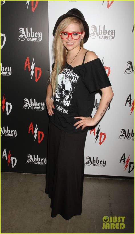 Newly Engaged Avril Lavigne Abbey Dawn At The Magic Convention