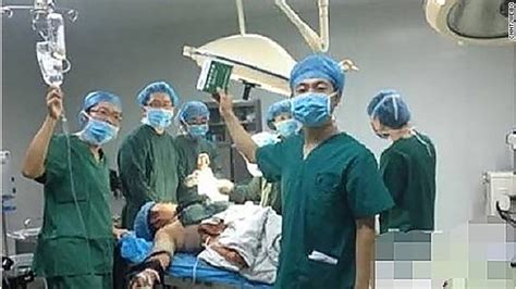 Chinese Doctors Slammed For So Called Surgery Selfies Cnn