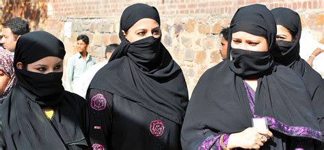 Muslim Women Welcome Govts Triple Talaq Stand Want Ban At The