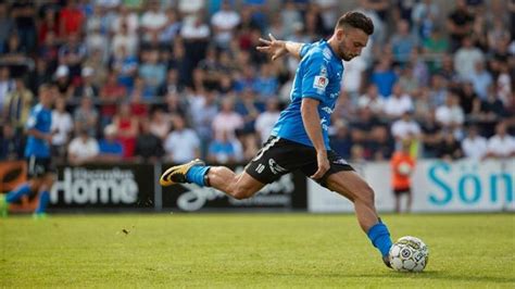 كشفت تقارير صحفية أن نادي وست هام يتطلع إلى إعادة لاعب فريق إنتر ميلان أليكسيس سانشيز إلى الدوري الإنجليزي الممتاز، هذا الصيف. وست هام يخطف لاعب شاب من منافسيه المحليين - بطولات