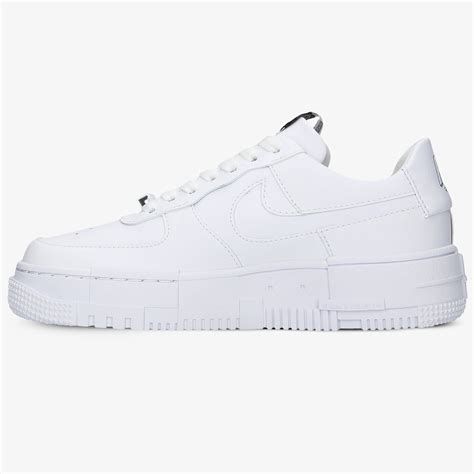 It doesn't have the same sole. NIKE AIR FORCE 1 PIXEL CK6649-100 | WEIß | 109,99 ...
