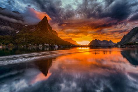 Speedboat By Midnight Reine Beautiful Places On Earth Lofoten Norway