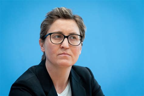 Sie ist zurück: Linken-Chefin in Thüringen für Bundestag nominiert!