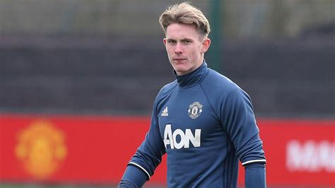 Dean henderson has been forced to withdraw from england's squad for euro 2020 after suffering a hip injury. Dean Henderson in England U21 squad | Manchester United