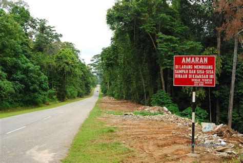 Papan tanda masa melawat a. Fotografi merakam sejarah: Tempat pembuangan sampah haram ...