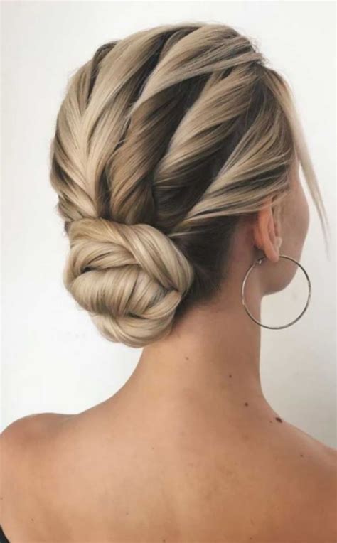 You may experience at this length that not all the hair is long enough to be gathered into a top knot, says colombini. 6+ Hairstyles Updo Medium Length Wedding | Elegant wedding ...