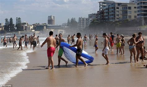 Sydney Heatwave Continues As Temperatures Hit 47c Daily Mail Online