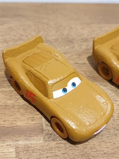 2 X Disney Pixar Cars 3 Lightning Mcqueen Chester Whipplefilter Diecast