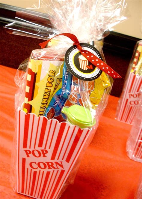 Decoration cirque circus party decorations circus carnival party circus theme party carnival birthday parties birthday party themes balloon check out these 16 awesome movie night party supplies now! Real Party: Movie Theme | Movie themed party, Movie party ...