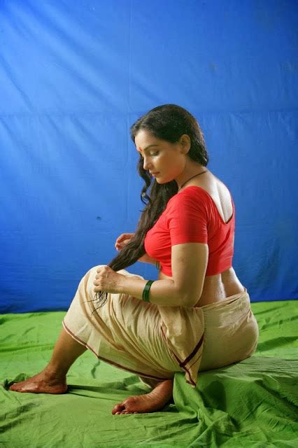 Beauty Galore HD Swetha Menon Bold Photos In Erotic Saree