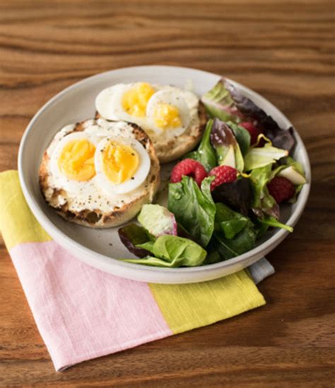 If you're trying to lose weight, beginning your day with a healthy balanced breakfast packed with plenty of protein and fiber might be one of the best things you can do for yourself. WeightWatchers Breakfast Sandwich Recipe • WW Recipes