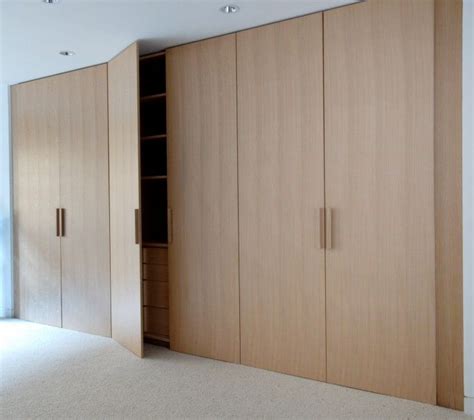 Closet doors from floor to ceiling allow you to access all the closet space, facilitating storing items on shelves on the bars of the cabinet. Expert Advice: Architects' 10 Favorite Closet Picks ...