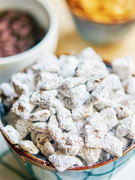 Simple cotton candy puppy chow: Best Puppy Chow Recipe (aka Muddy Buddies) - Show Me the Yummy