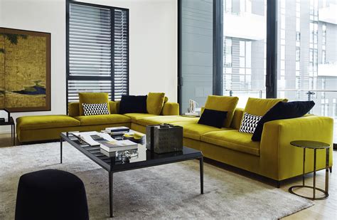 Seats with embracing or linear backs and arms of various dimensions added harmoniously to create a sofa adapted to the customer's space and personal taste. Michel Club Sofa von B&B Italia kaufen - Waldis
