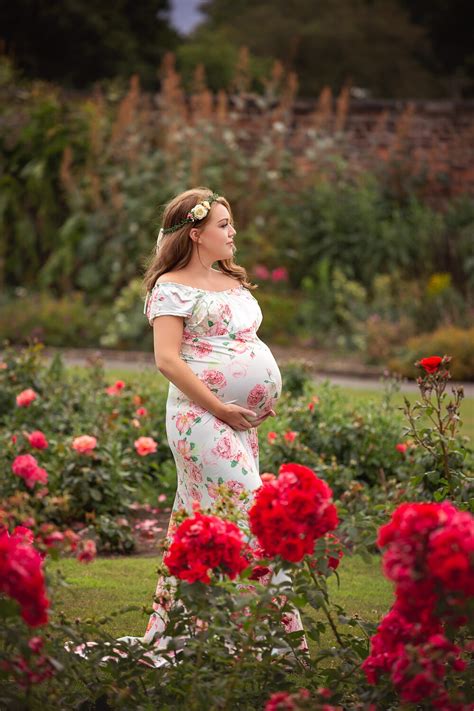 You Should Treat Yourself To A Professional Maternity Photoshoot Here