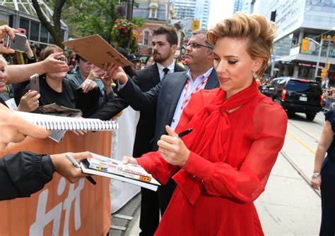 Scarlett Johansson Left Handed Celebrities Popsugar
