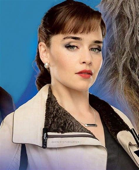 She played the character qi'ra3 in the movie solo: Emilia Clarke #emiliaclarke Emilia Clarke | Star wars hair ...