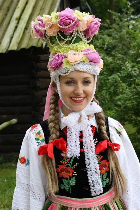 wedding headdress folk costume from Łowicz polish folk costumes polskie stroje ludowe