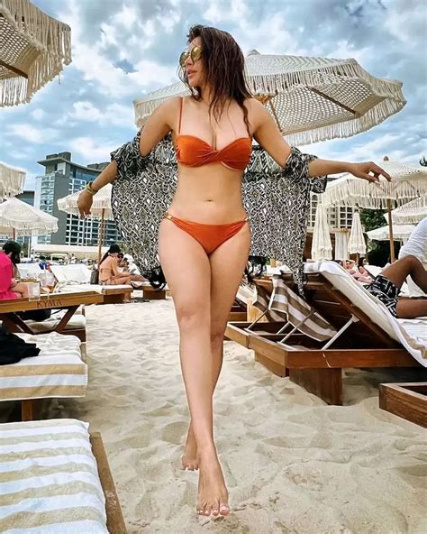 photo gallery bollywood actress shama sikander flaunted her figure in a bikini on dubai beach