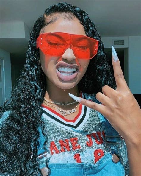 𝐏𝐈𝐍𝐓𝐄𝐑𝐄𝐒𝐓 𝐈𝐜𝐲 𝐖𝐢𝐟𝐞𝐲 In 2020 Pretty Black Girls Baddie Hairstyles Curly Lace Front Wigs
