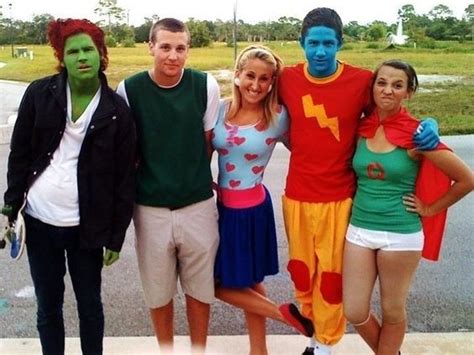 10 Nostalgic 90s Halloween Costumes For You And Your Squad Themed
