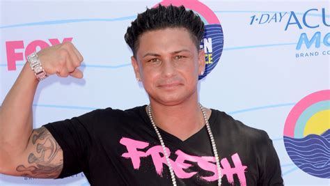 pauly d s ex girlfriend nikki hall exposes private text messages