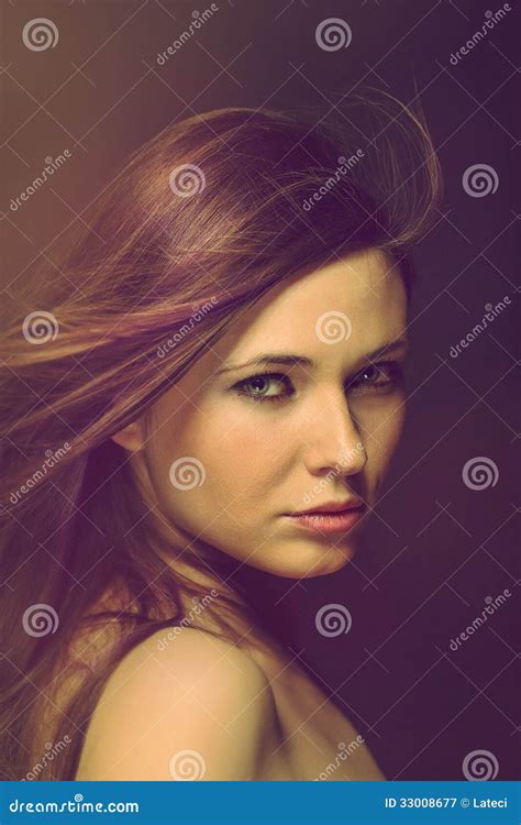 Portret Van Een Jonge Vrouw Stock Afbeelding Image Of Volwassen Naughty 33008677