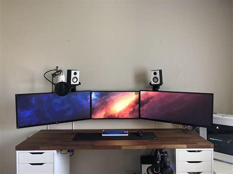 Need Help Decoratingrenovating This Triple Monitor Setup Computer