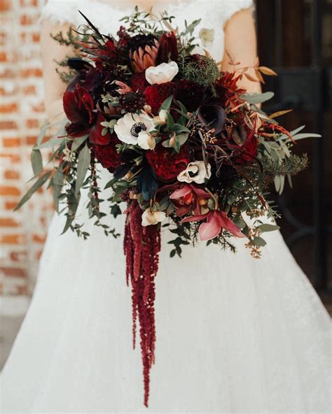 Moody Lush Gothic Gorgeous This Dark And Dreamy Bridal Bouquet Is