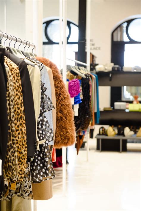 Creative fashion boutique marketing ideas can generate buzz, deliver value to your customers and increase profits for you. Get Fashion Boutique Description Ideas - AUNISON.COM