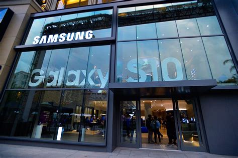 Celebrate 10 Years Of Galaxy At Samsungs New Experiential Retail