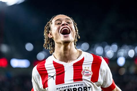 Simons Werd Bij Ajax Aangeboden Maar Dat Zagen Ze Voetbalnieuws